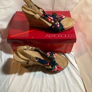 Aerosoles tropical print wedge